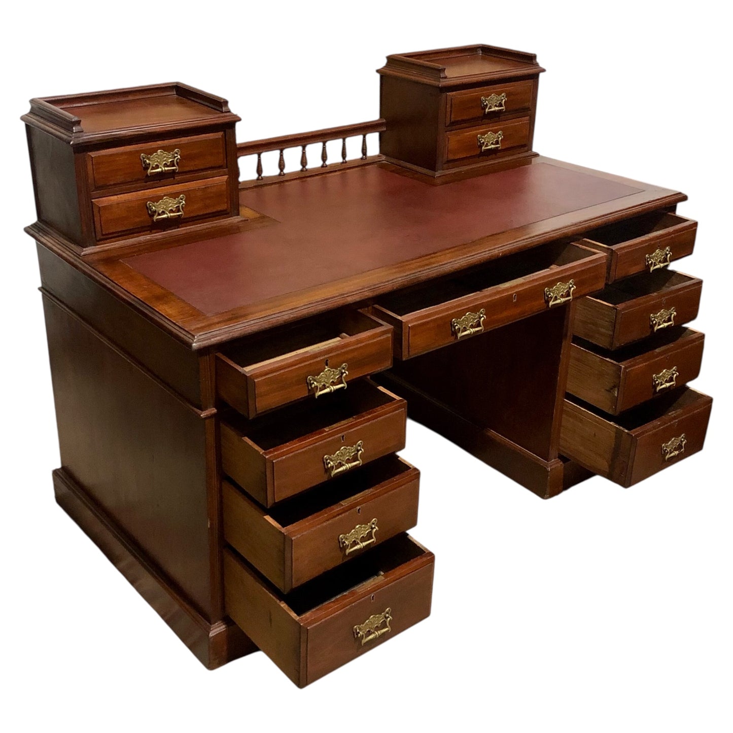 000568....Handsome Large Edwardian Walnut Pedestal Desk