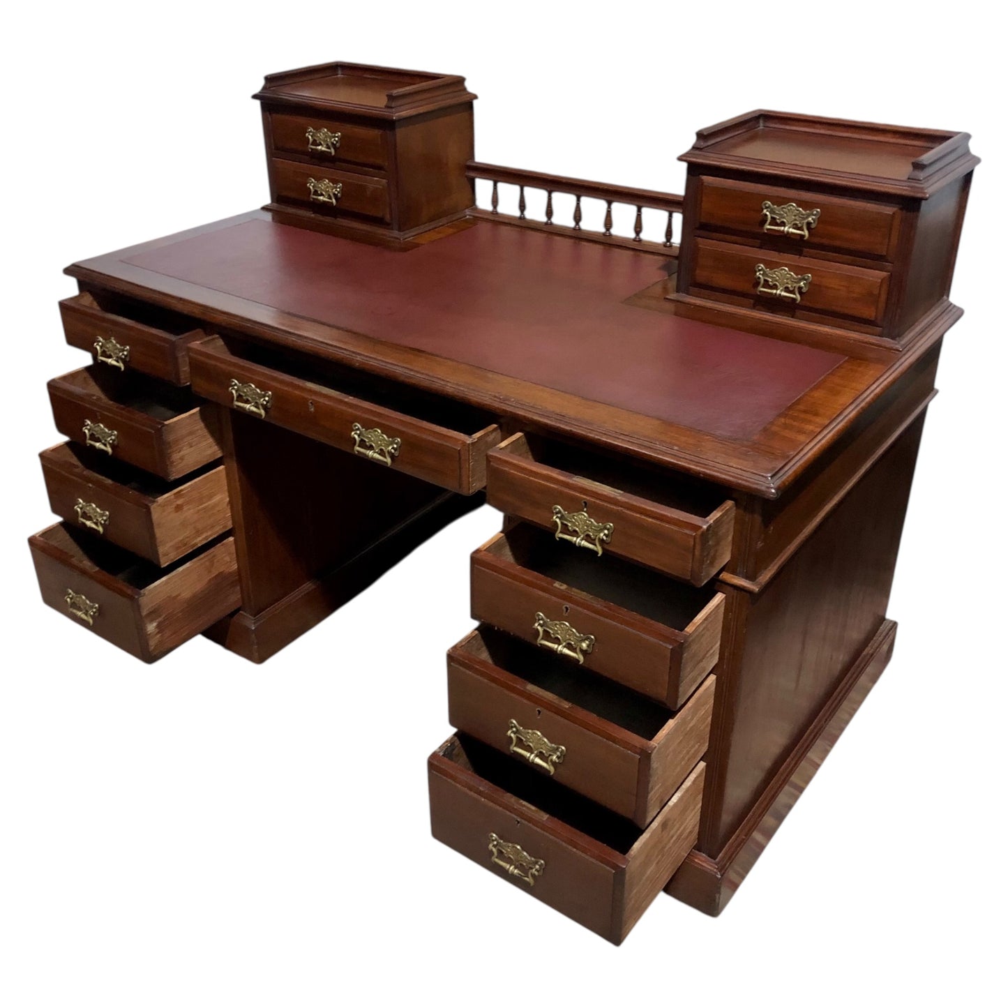 000568....Handsome Large Edwardian Walnut Pedestal Desk