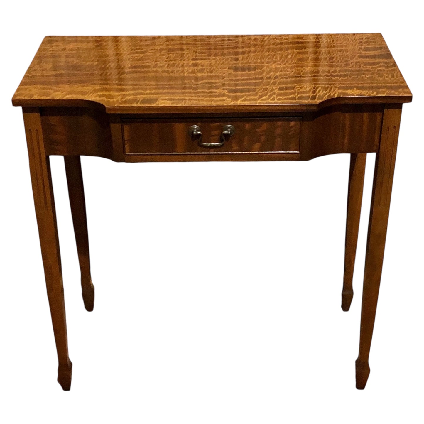 000561....Handsome Vintage Mahogany Side Or Hall Table