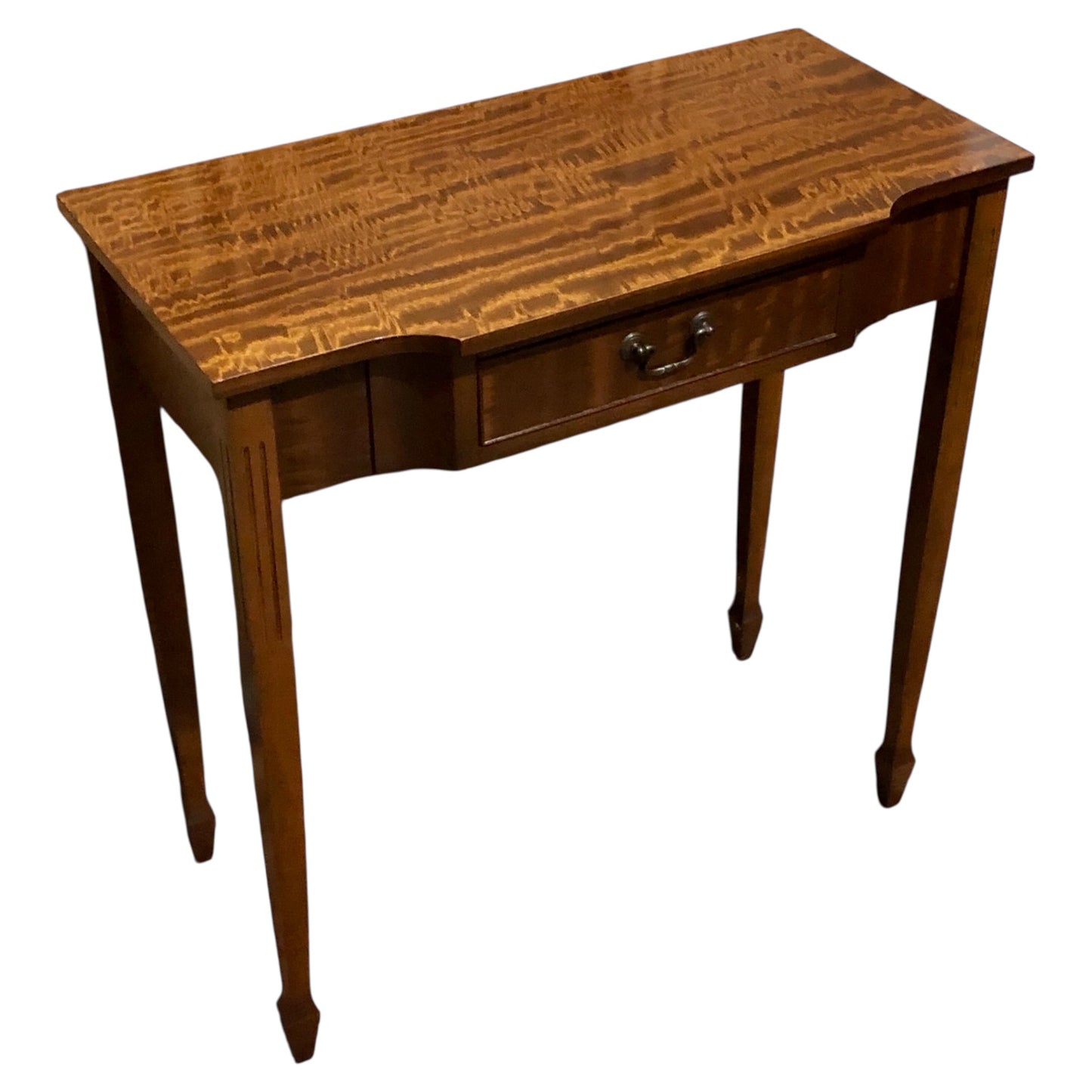 000561....Handsome Vintage Mahogany Side Or Hall Table