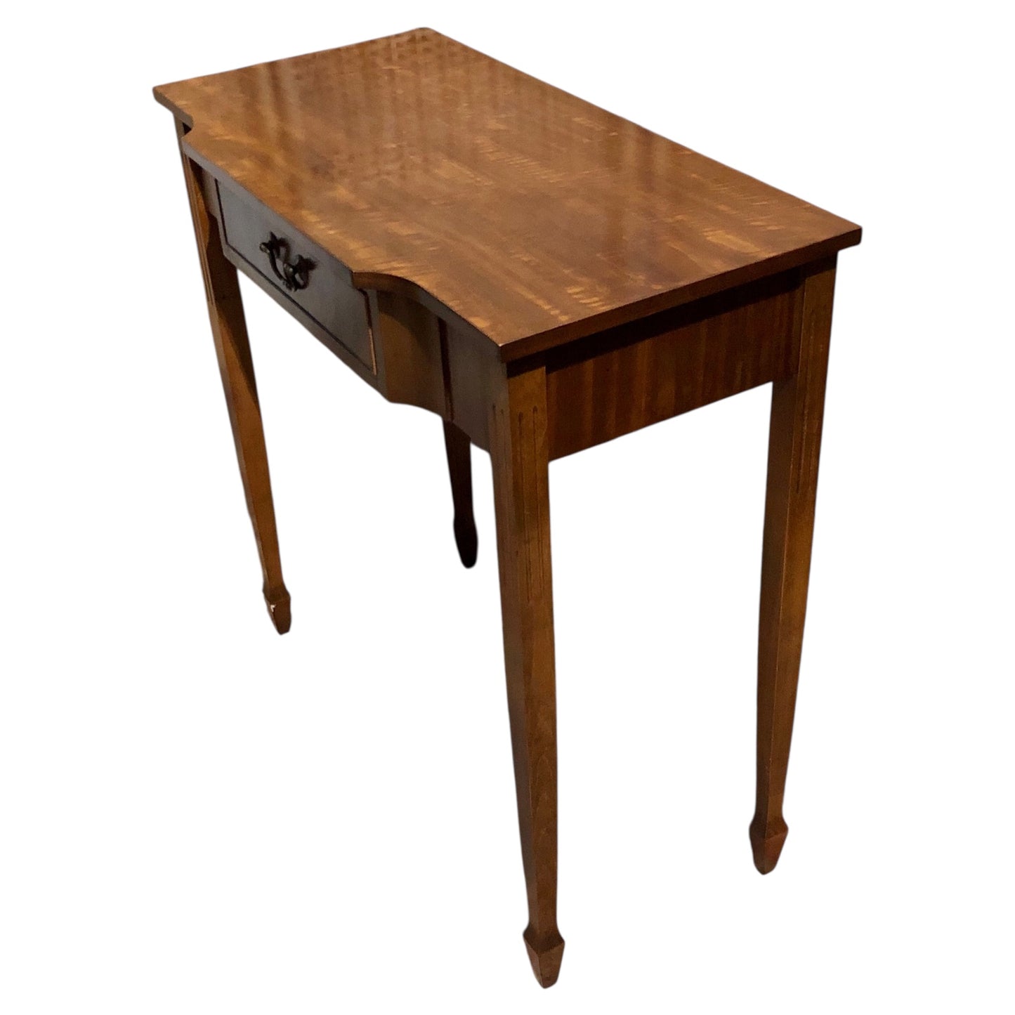 000561....Handsome Vintage Mahogany Side Or Hall Table