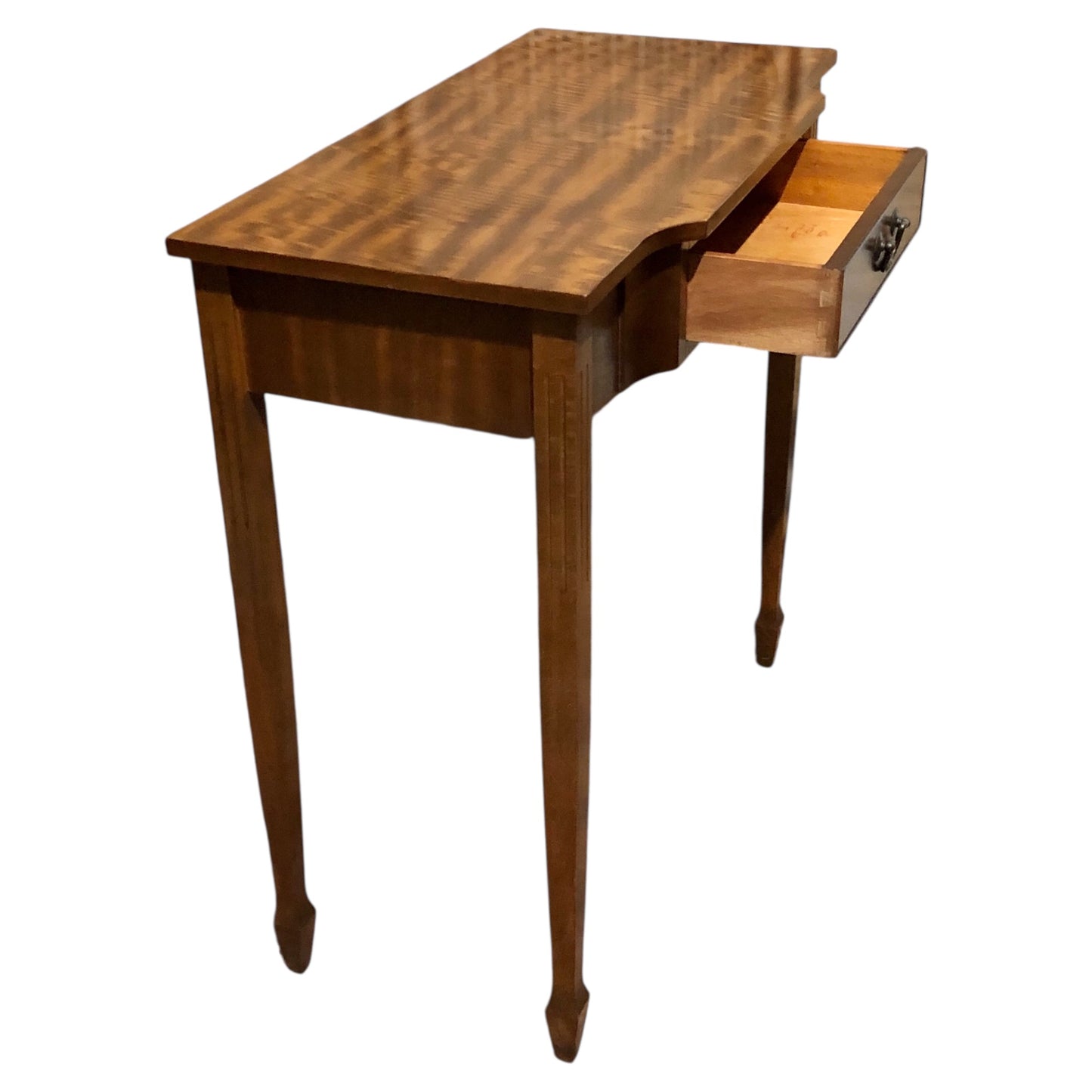000561....Handsome Vintage Mahogany Side Or Hall Table