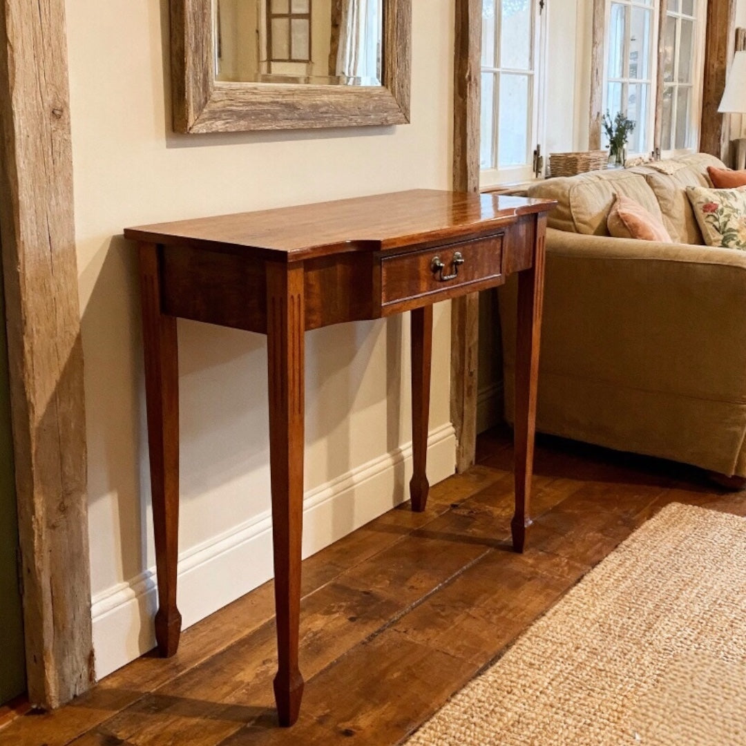 000561....Handsome Vintage Mahogany Side Or Hall Table