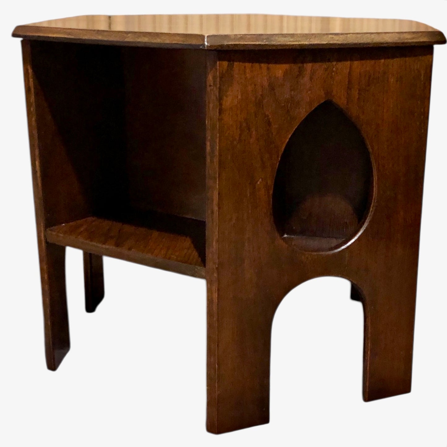 000556....Handsome Arts And Crafts Oak Coffee Table