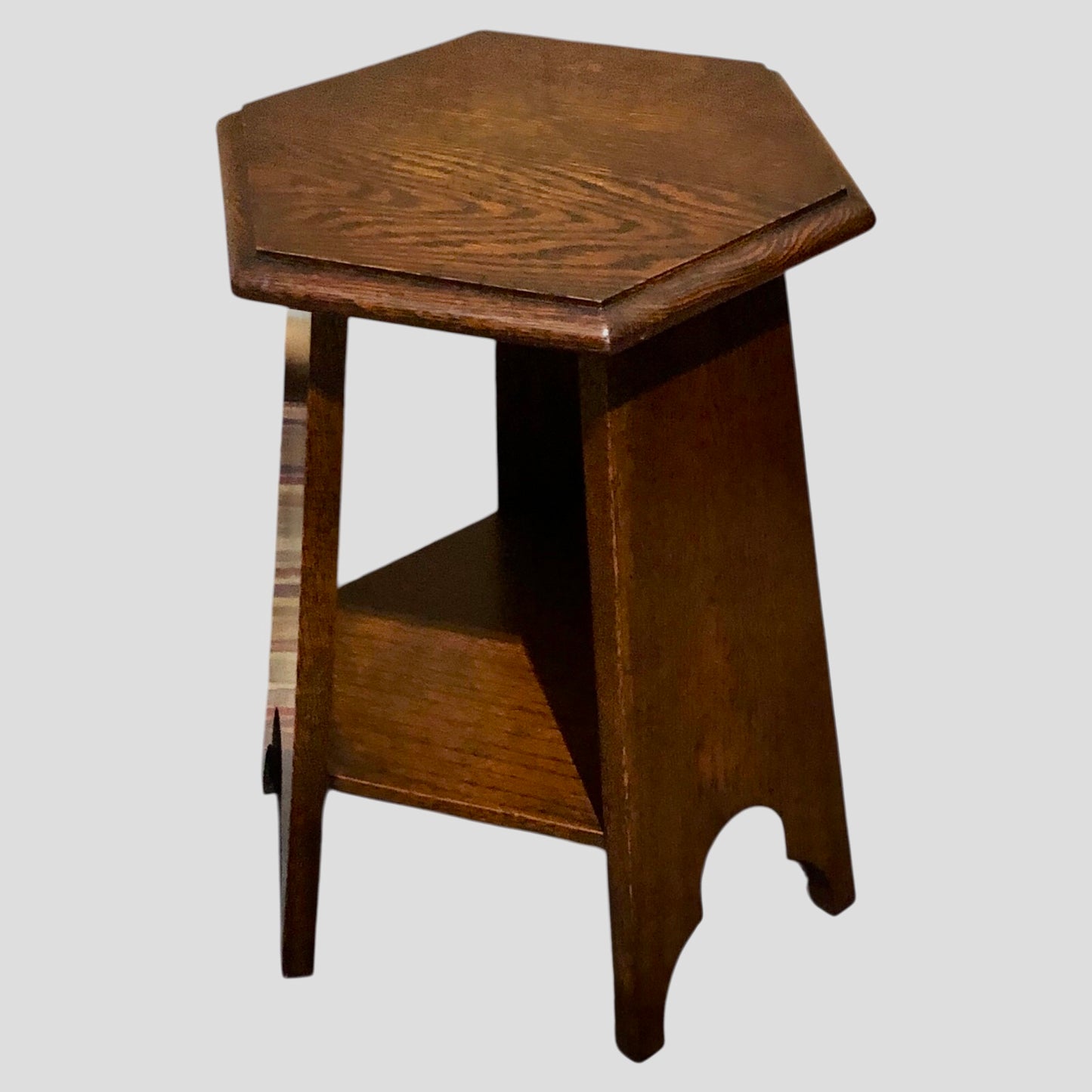 000555....Handsome Arts And Crafts Small Oak Table/Plant Stand