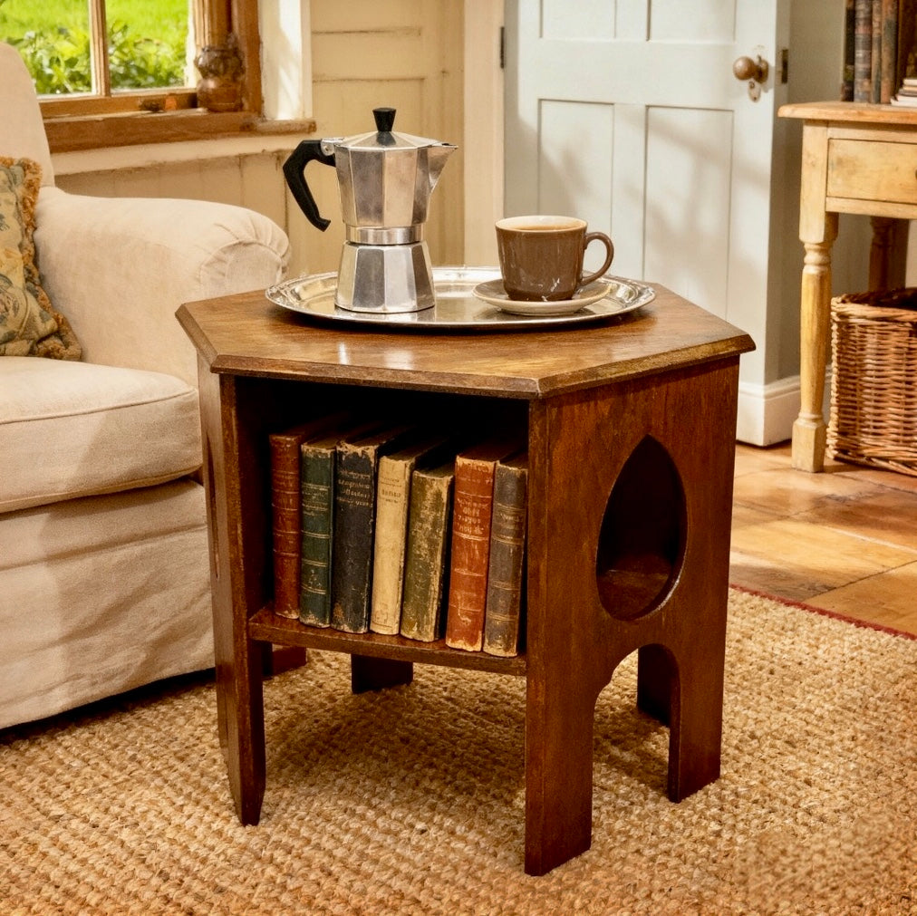 000556....Handsome Arts And Crafts Oak Coffee Table