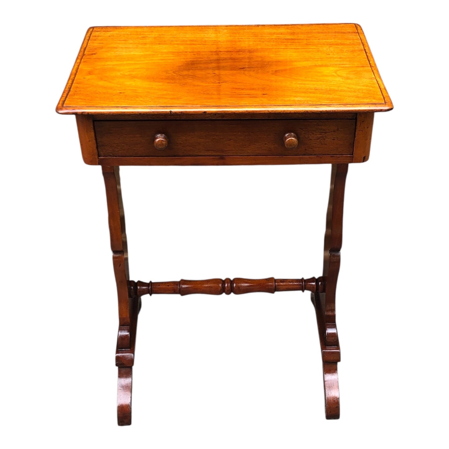 000500....Handsome Small Antique Mahogany Lamp Table