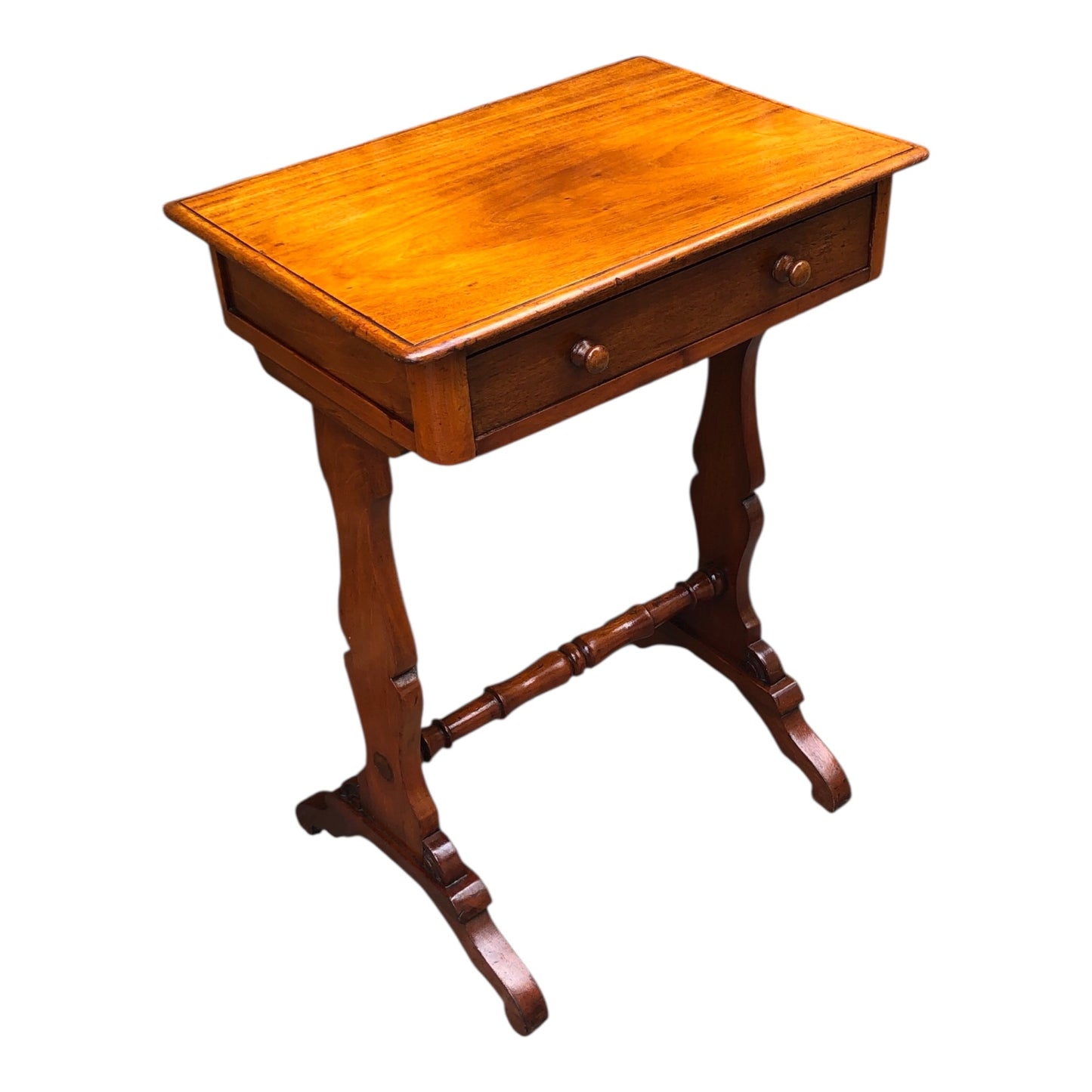 000500....Handsome Small Antique Mahogany Lamp Table