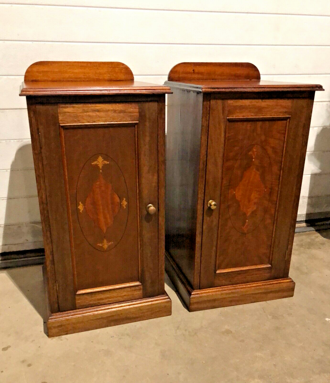 000803....Handsome Pair Of Vintage Mahogany Bedside Tables  ( sold )