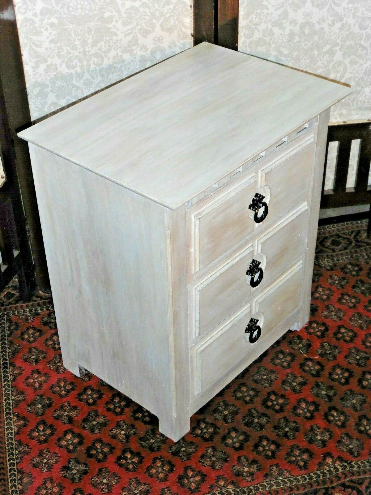 A Pair Of Refinished Pine Bedside Chests / Bedside Tables