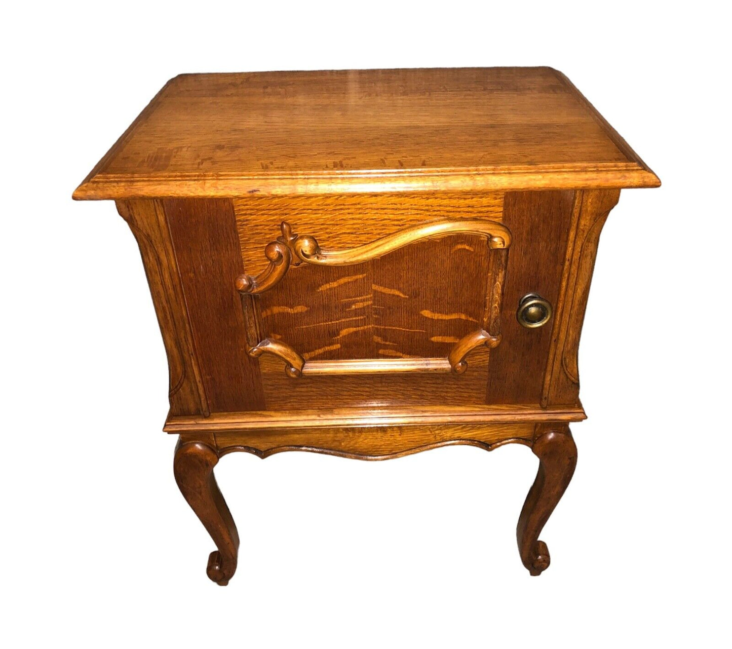 000880....Handsome Pair Of Vintage French Oak Bedside Cabinets ( sold )