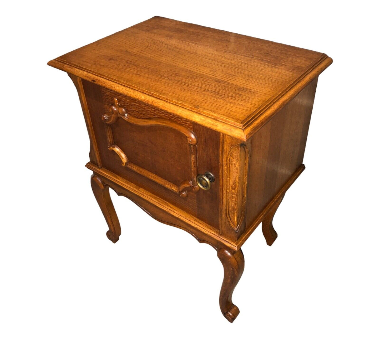 000880....Handsome Pair Of Vintage French Oak Bedside Cabinets ( sold )