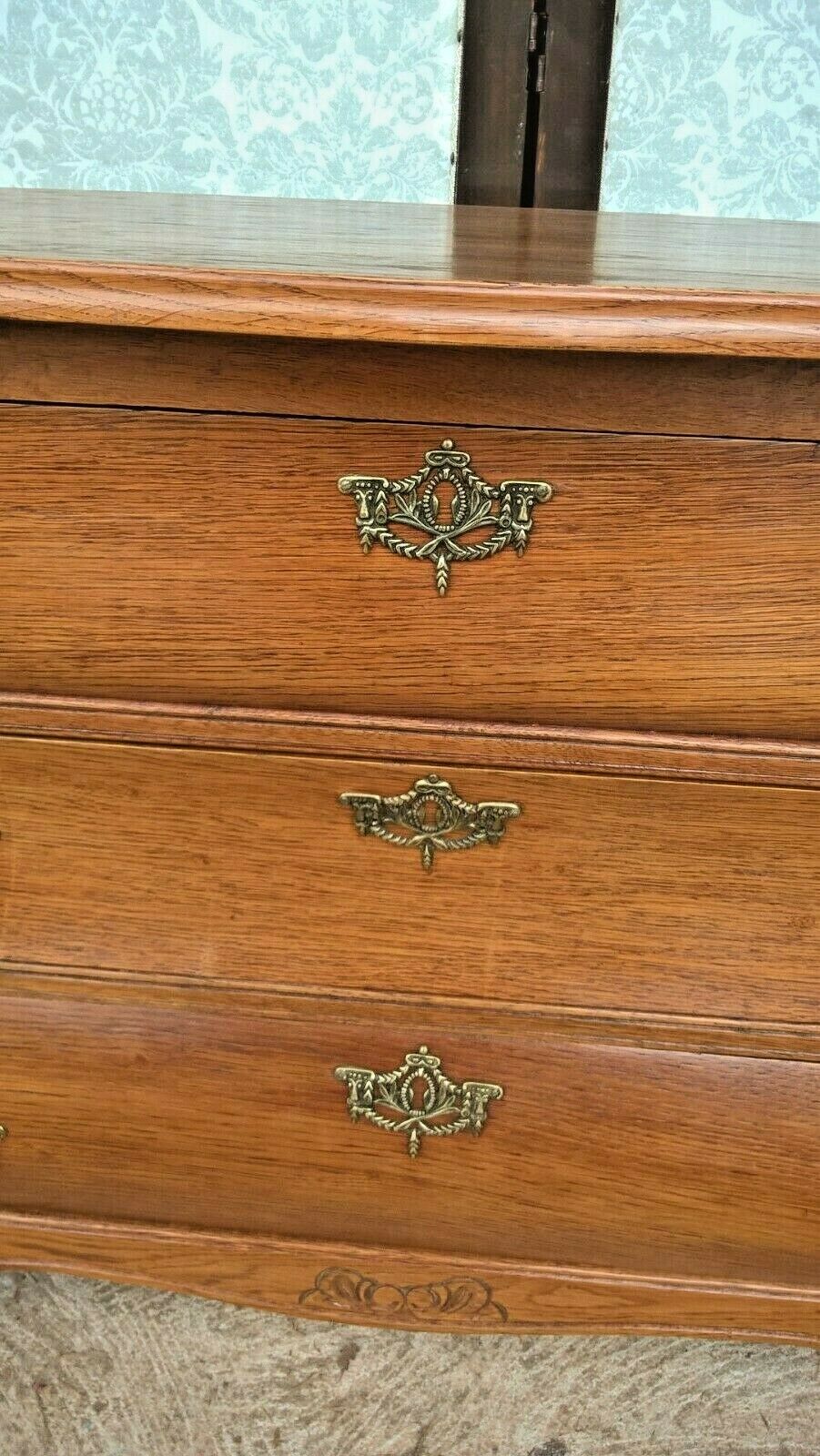 278.....Gorgeous Bijou French Vintage Oak Chest Of Drawers / French Oak Bedside Chest