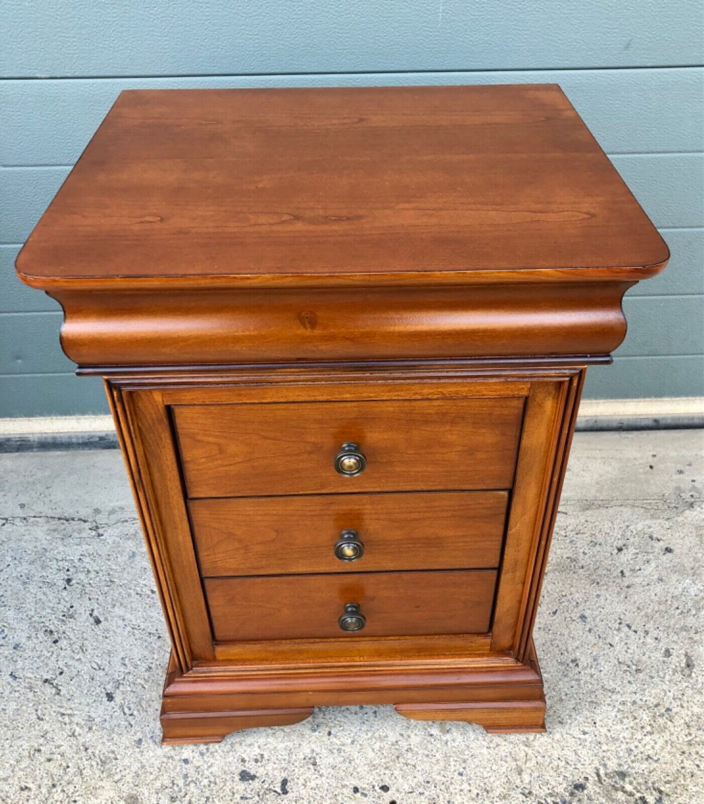 000894....Handsome Pair Of Vintage Bedside Chests / Bedside Tables ( sold )