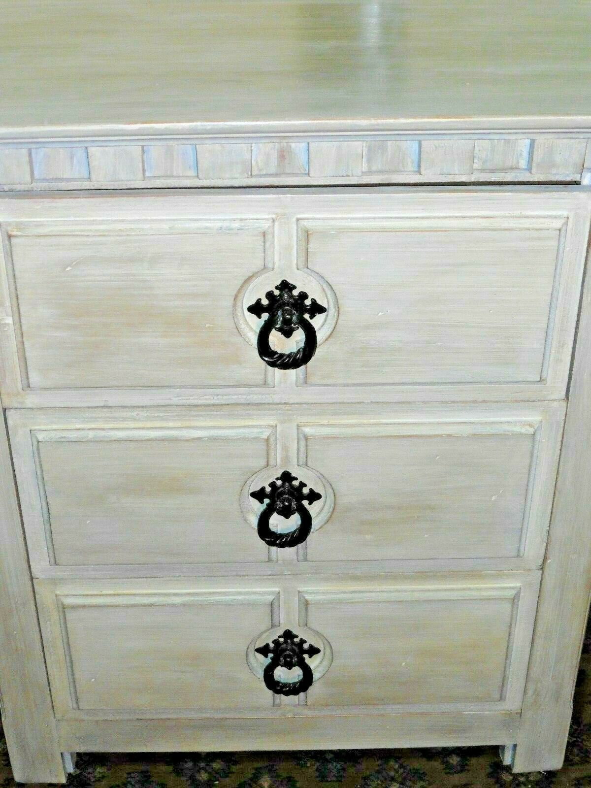 A Pair Of Refinished Pine Bedside Chests / Bedside Tables