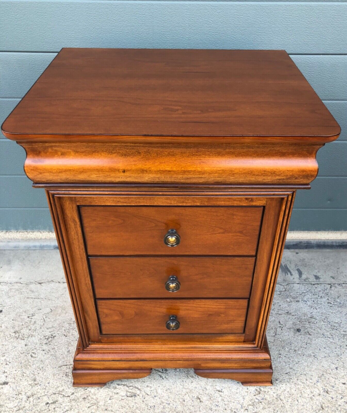 000894....Handsome Pair Of Vintage Bedside Chests / Bedside Tables ( sold )