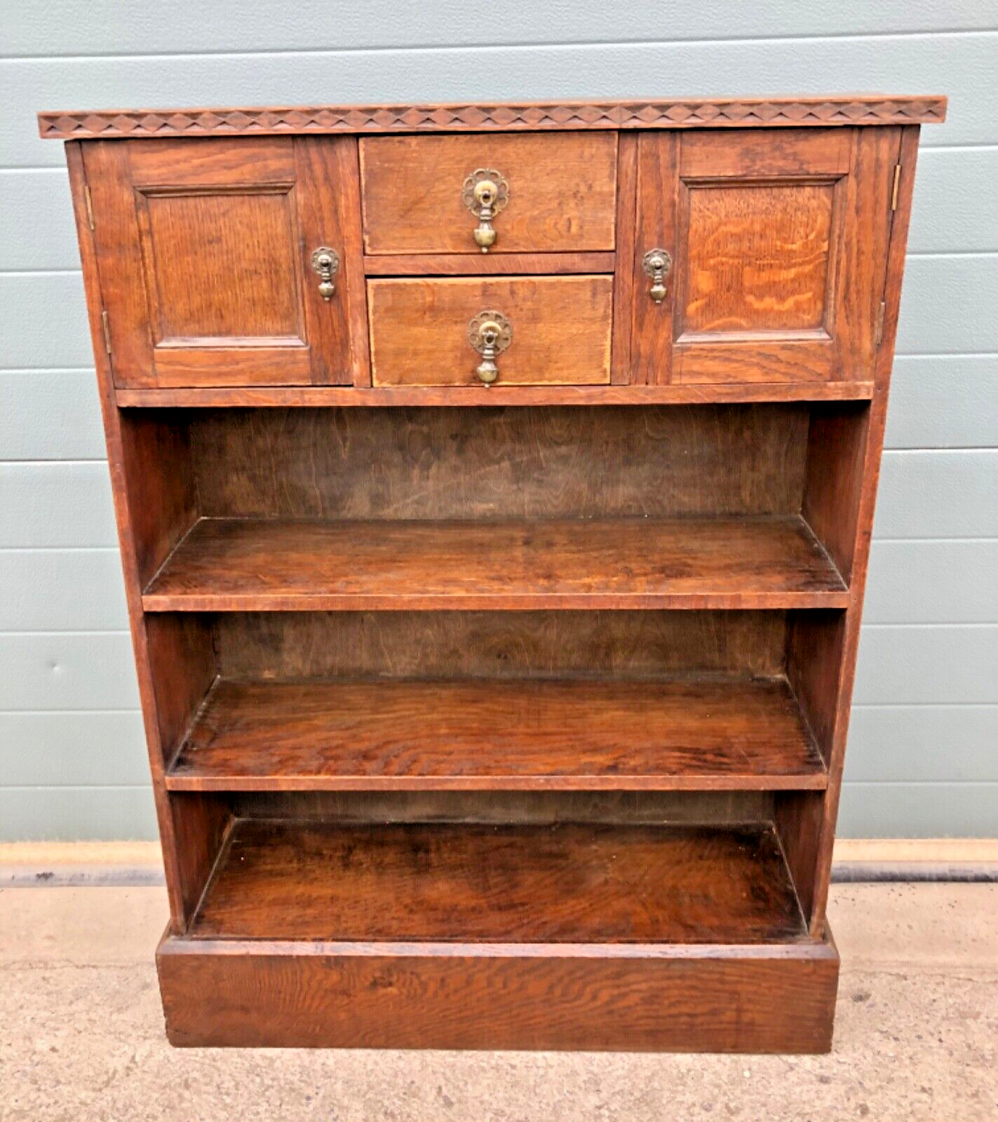 000865....Handsome Arts And Crafts Oak Bookcase / Shelves ( sold )