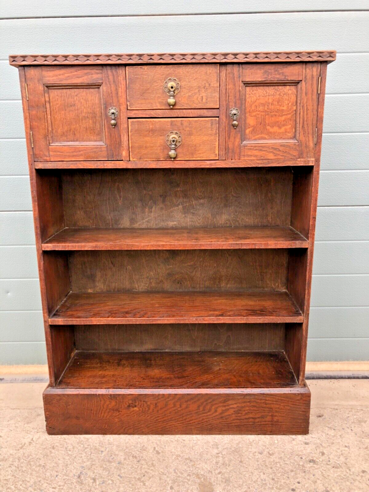 000865....Handsome Arts And Crafts Oak Bookcase / Shelves ( sold )