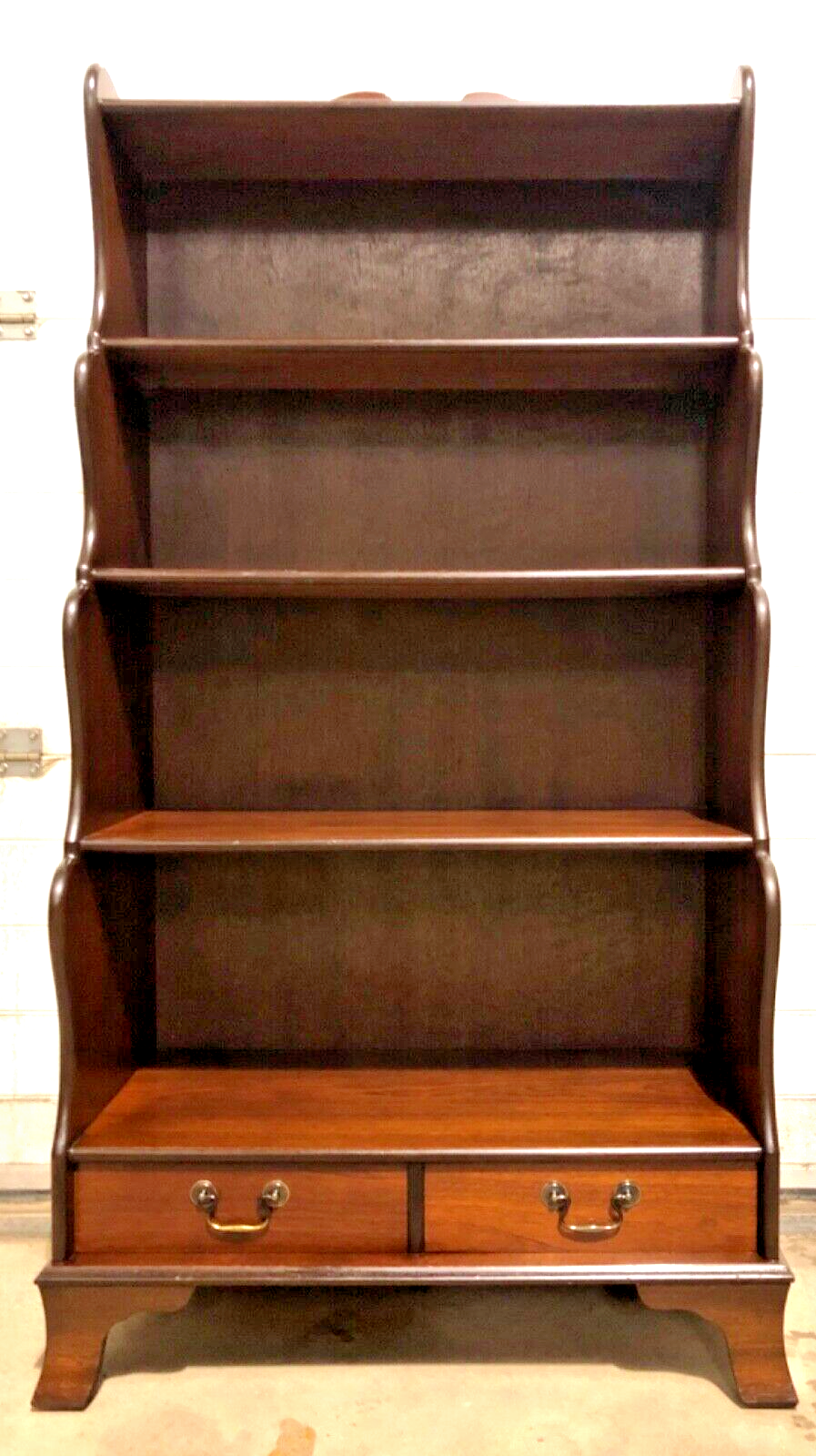 000868.....Handsome Vintage Mahogany Bookcase / Bookshelves ( sold )