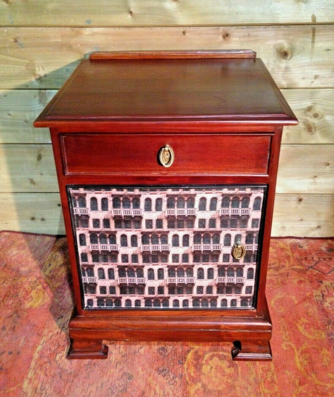 119.....Vintage Solid Mahogany Bedside Cabinet / Bedside Table