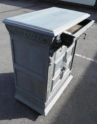 LATE 19th CENTURY CARVED OAK CUPBOARD / CABINET