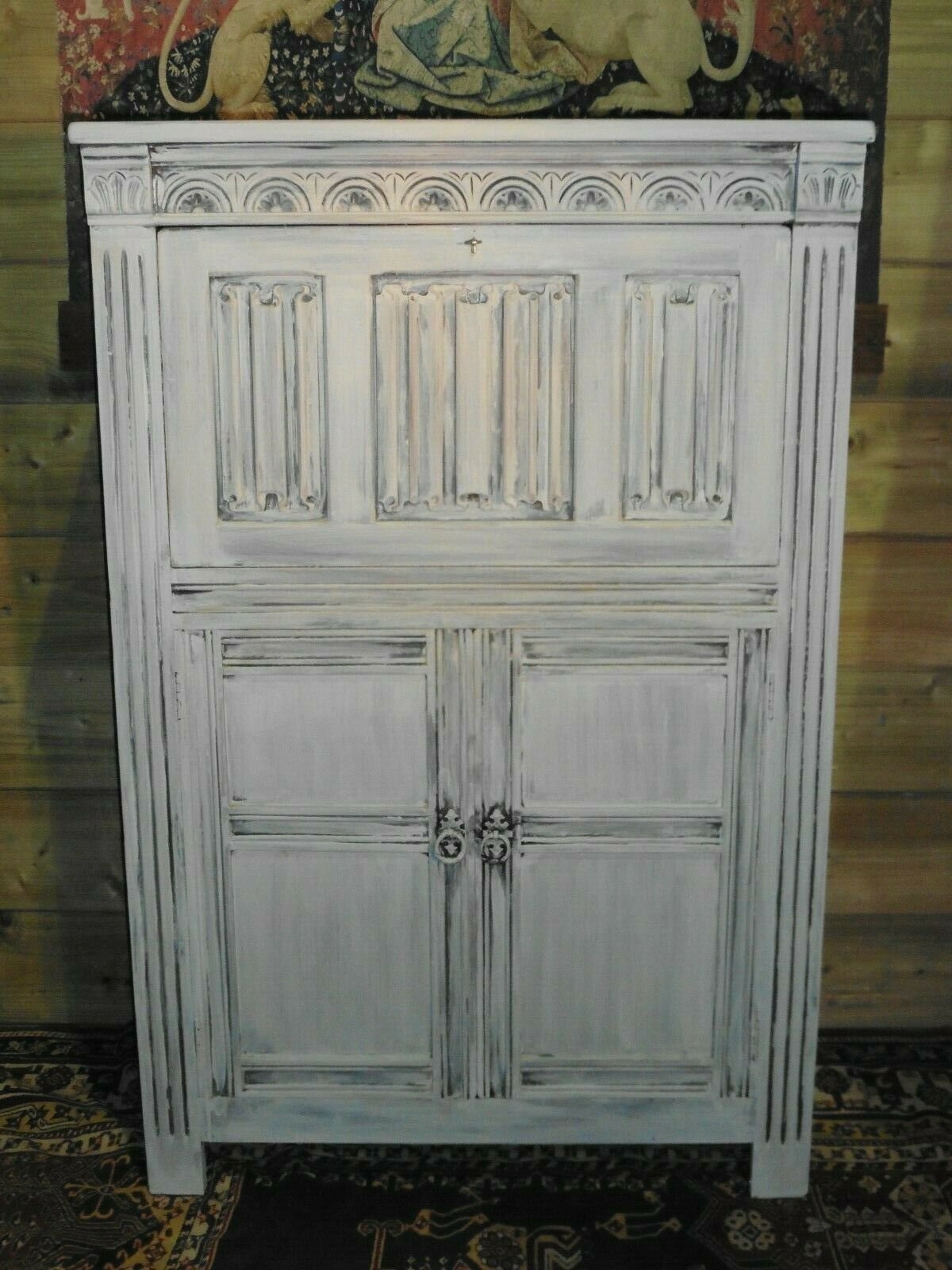 405.....Old Charm Style Drinks Cabinet / Refinished Oak Cocktail Cabinet