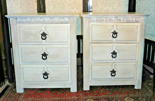 A Pair Of Refinished Pine Bedside Chests / Bedside Tables