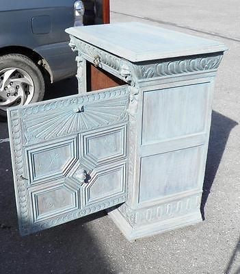 LATE 19th CENTURY CARVED OAK CUPBOARD / CABINET