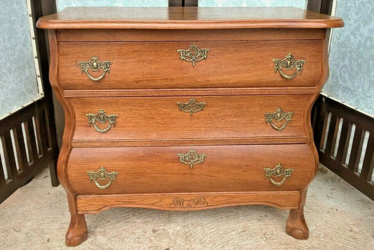 278.....Gorgeous Bijou French Vintage Oak Chest Of Drawers / French Oak Bedside Chest