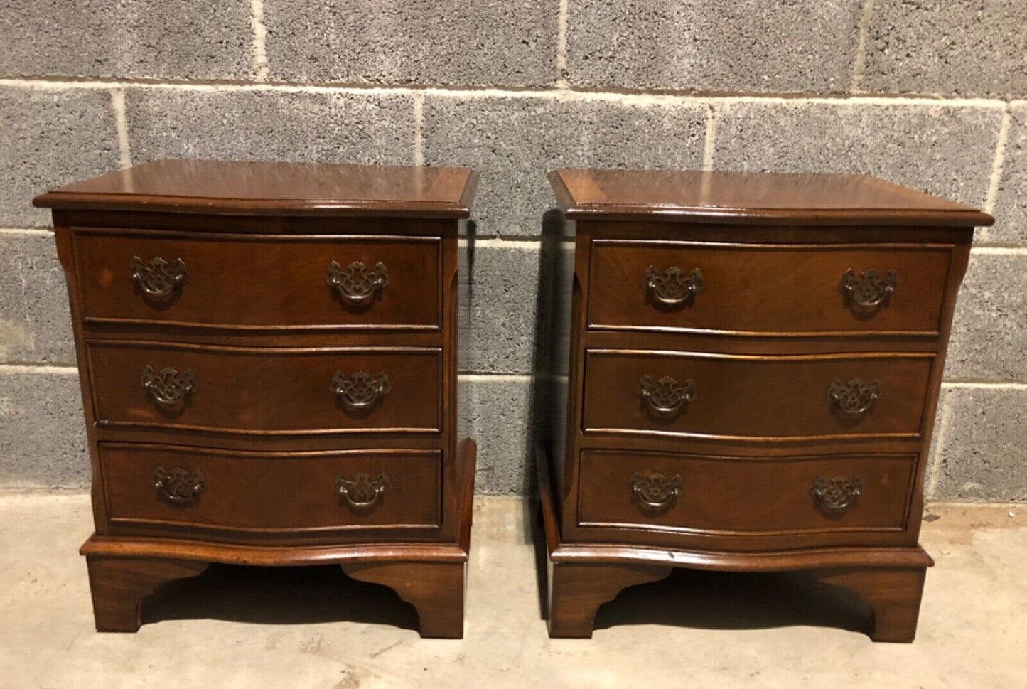 000882....Handsome Pair Of Vintage Bedside Chests / Bedside Tables