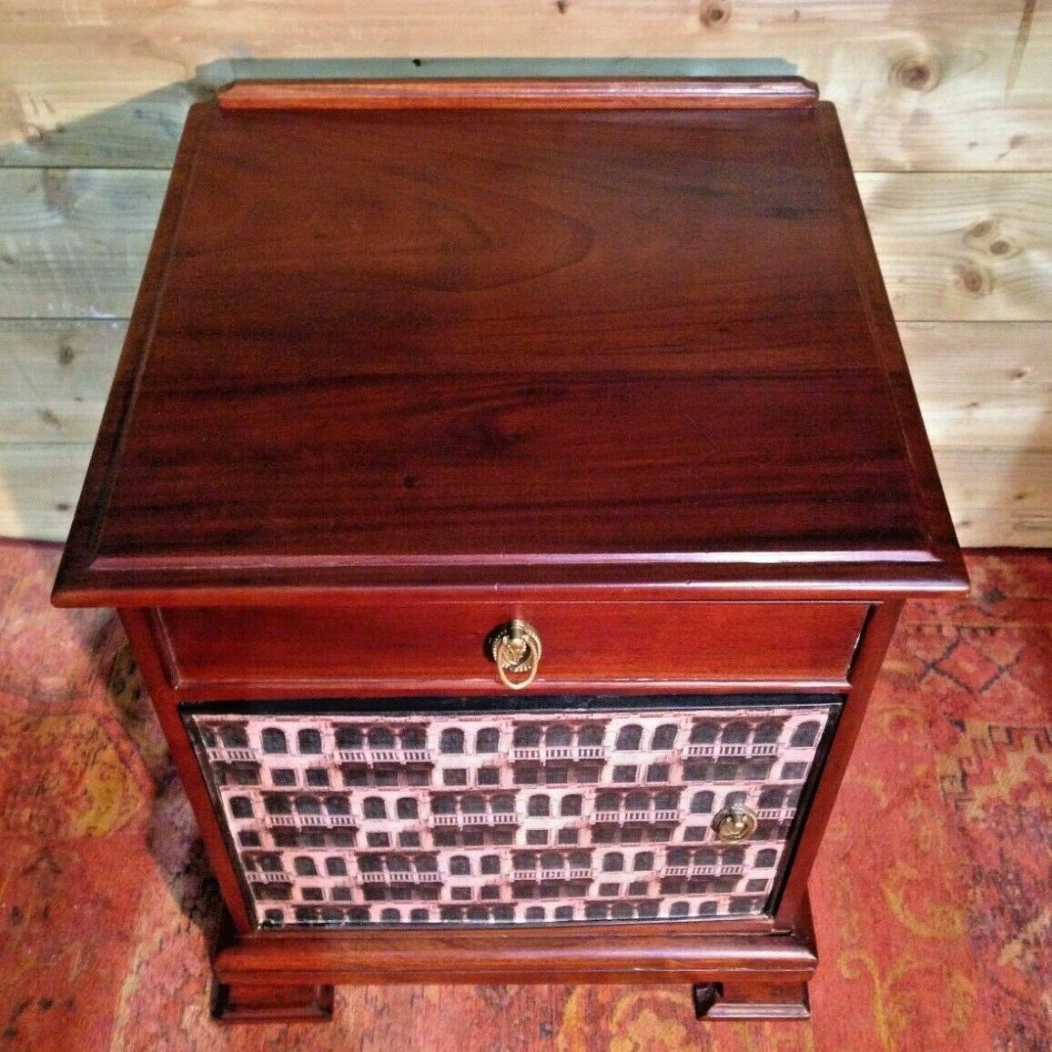 119.....Vintage Solid Mahogany Bedside Cabinet / Bedside Table