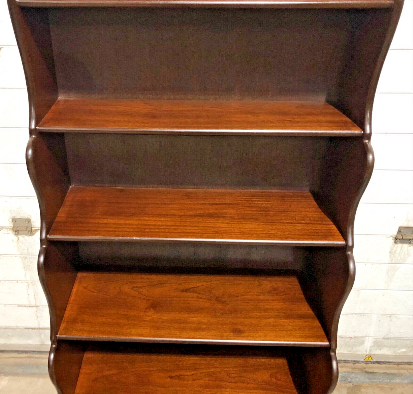 000868.....Handsome Vintage Mahogany Bookcase / Bookshelves ( sold )