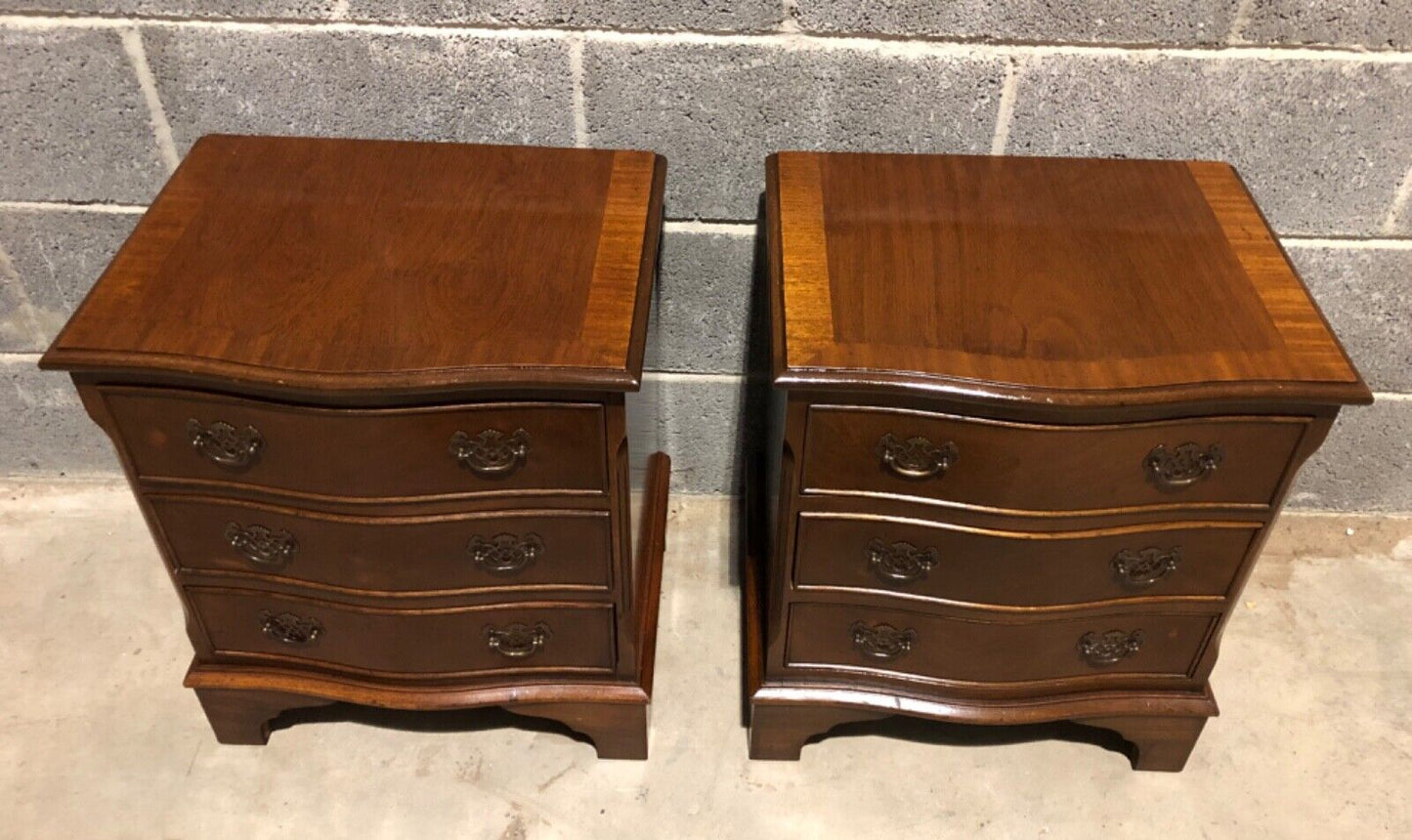 000882....Handsome Pair Of Vintage Bedside Chests / Bedside Tables