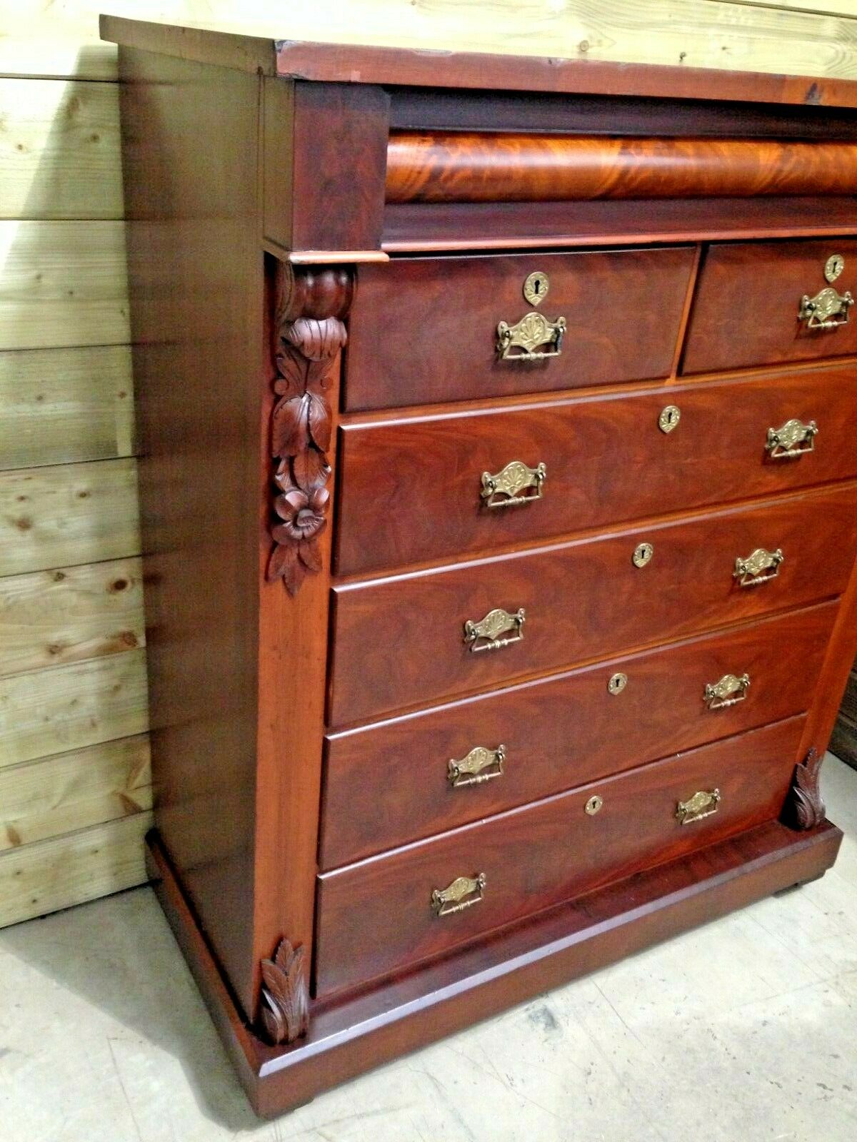 Magnificent Antique Mahogany Chest Of Drawers / Large Chest