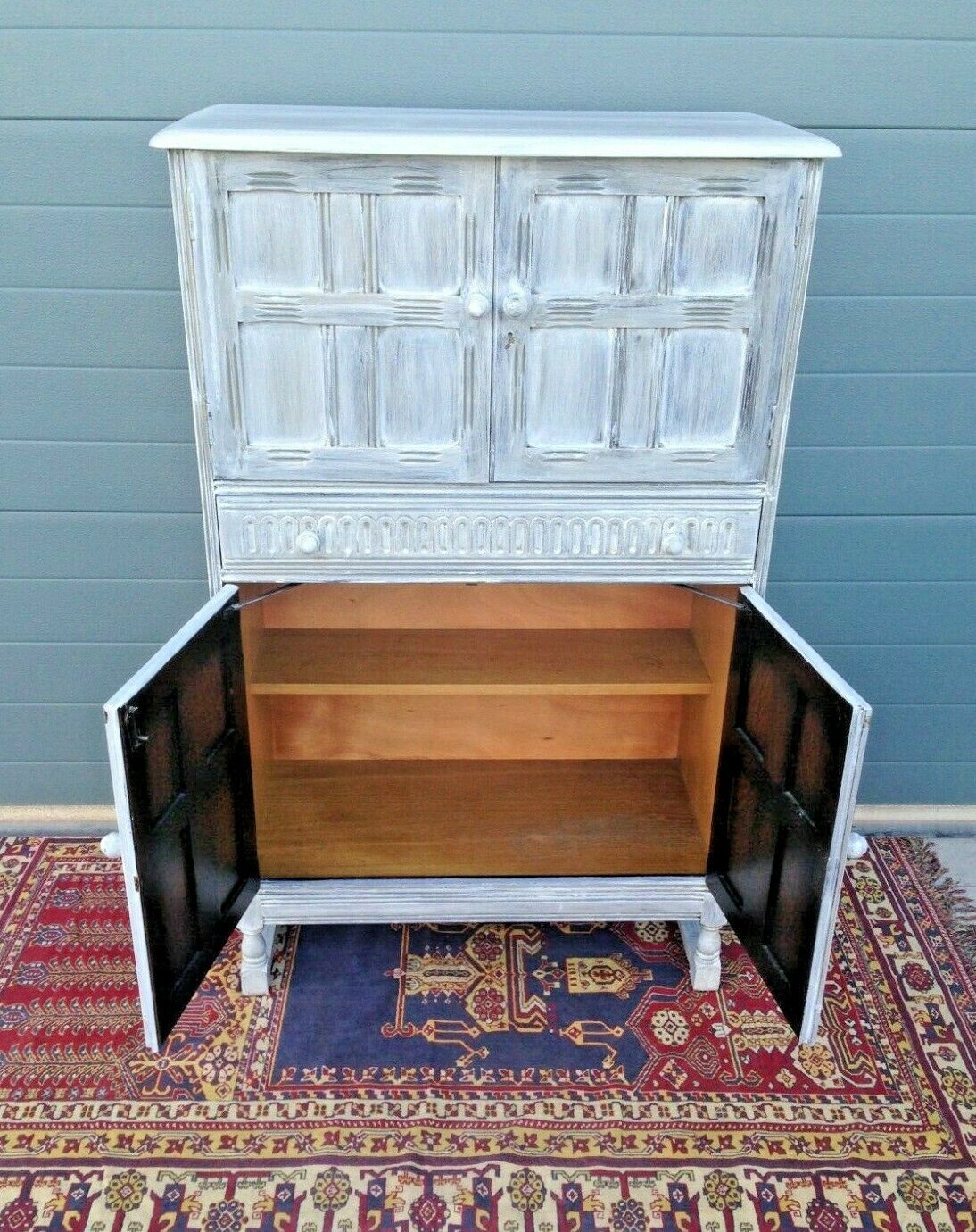 221.....Vintage Drinks Cabinet By Priory Furniture / Vintage Cocktail Cabinet
