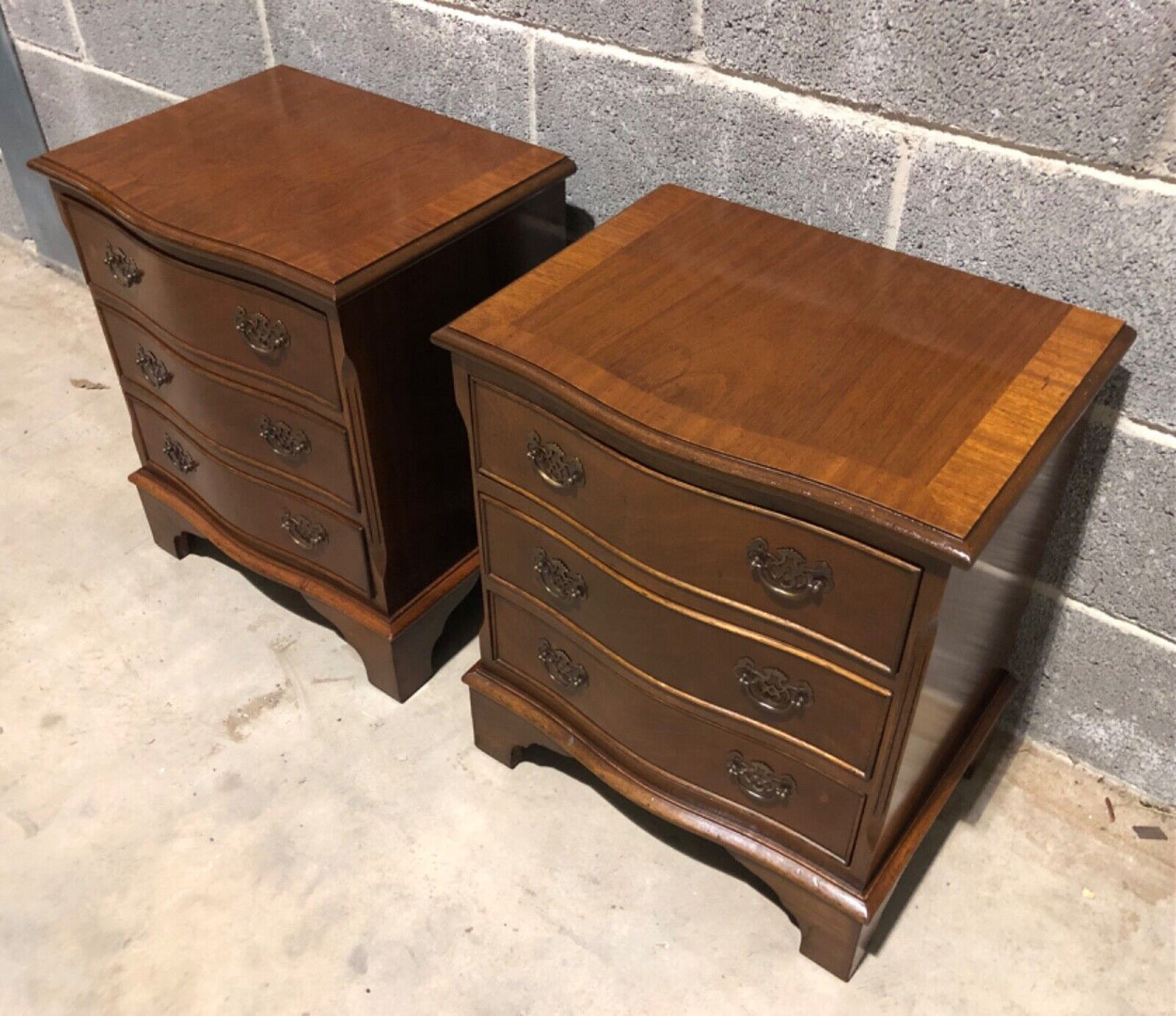 000882....Handsome Pair Of Vintage Bedside Chests / Bedside Tables