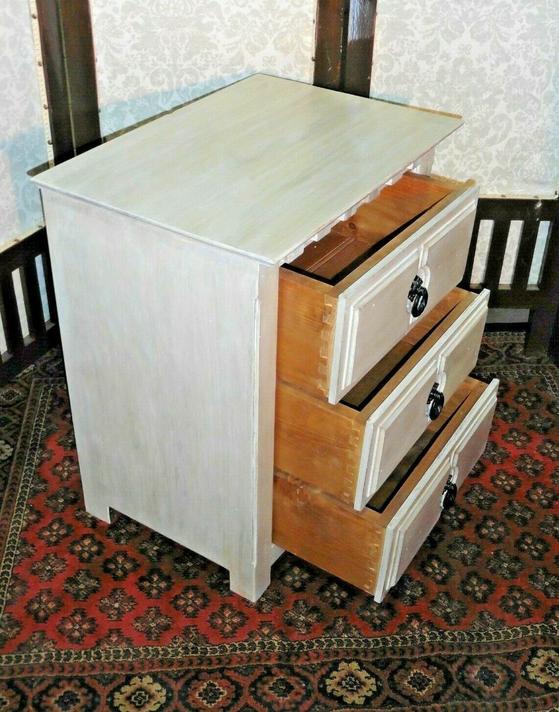 A Pair Of Refinished Pine Bedside Chests / Bedside Tables