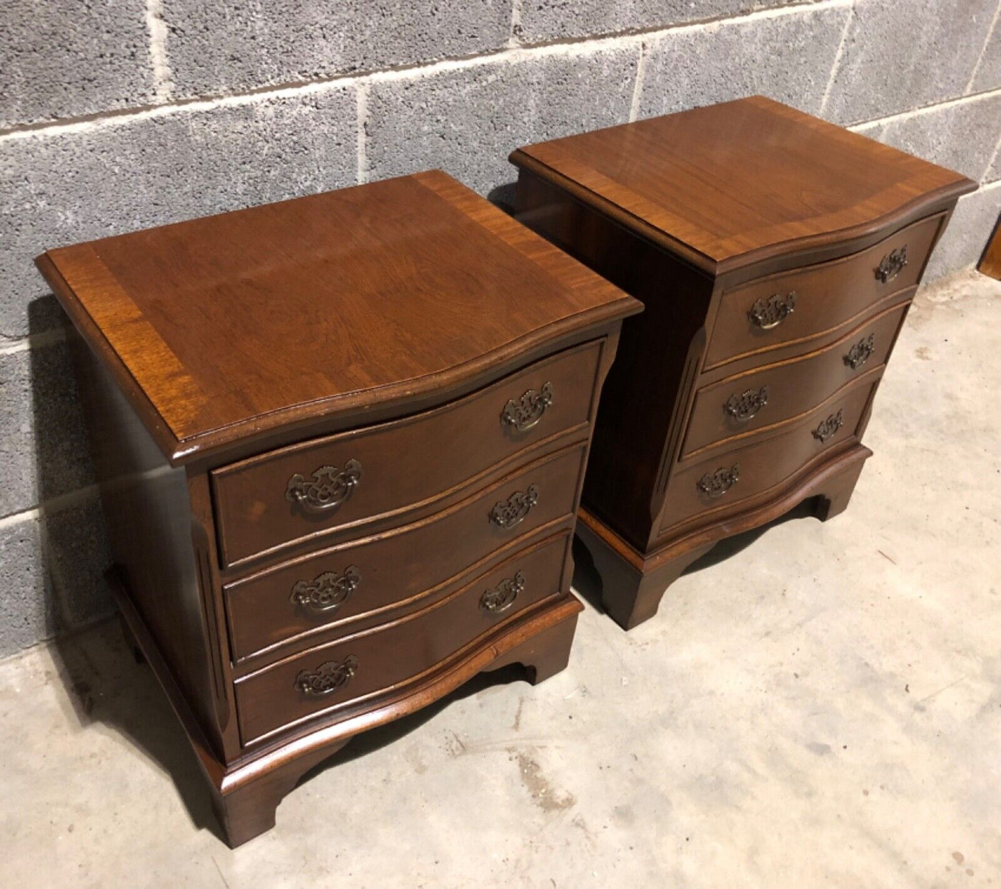 000882....Handsome Pair Of Vintage Bedside Chests / Bedside Tables