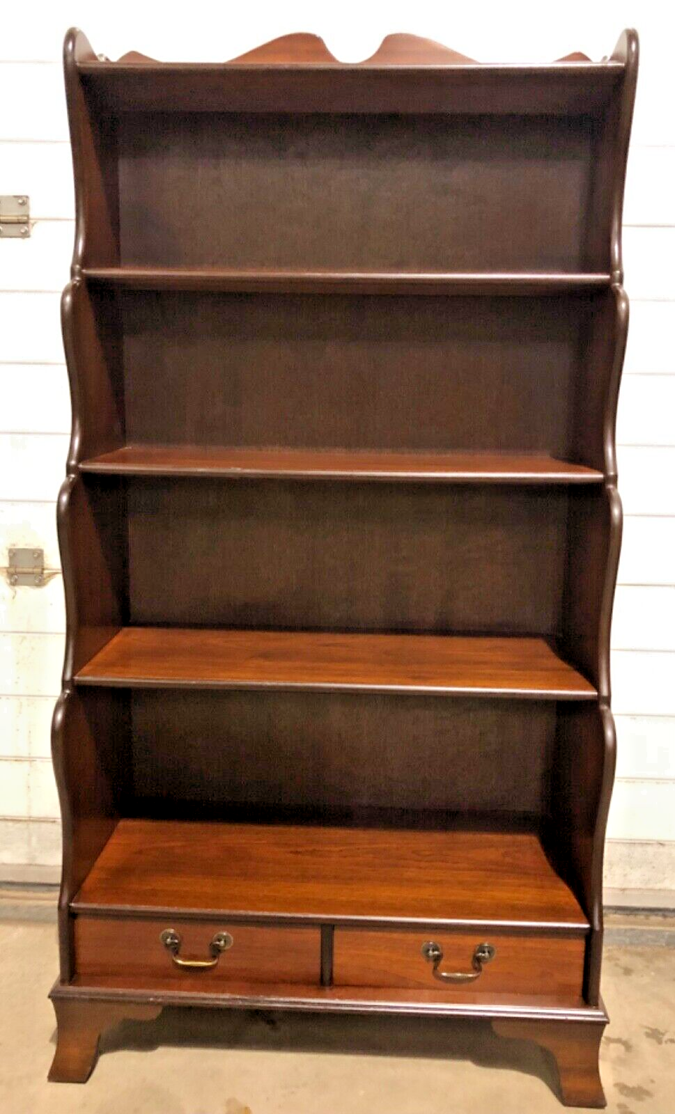 000868.....Handsome Vintage Mahogany Bookcase / Bookshelves ( sold )