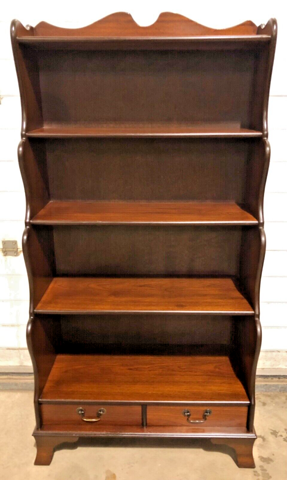 000868.....Handsome Vintage Mahogany Bookcase / Bookshelves ( sold )