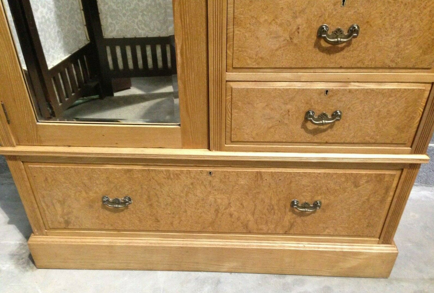 Stunning Antique Wardrobe / Beaconsfield Compactum