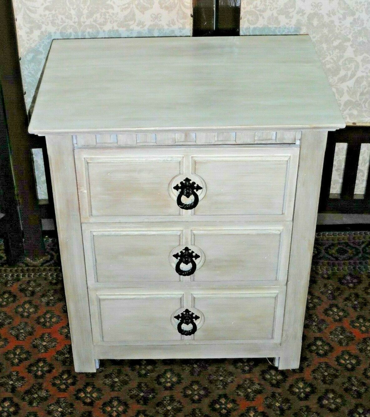 A Pair Of Refinished Pine Bedside Chests / Bedside Tables