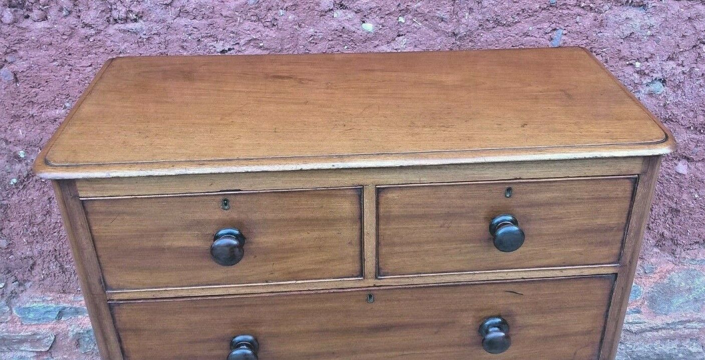 Antique Mahogany Chest Of Drawers With Rounded Corners