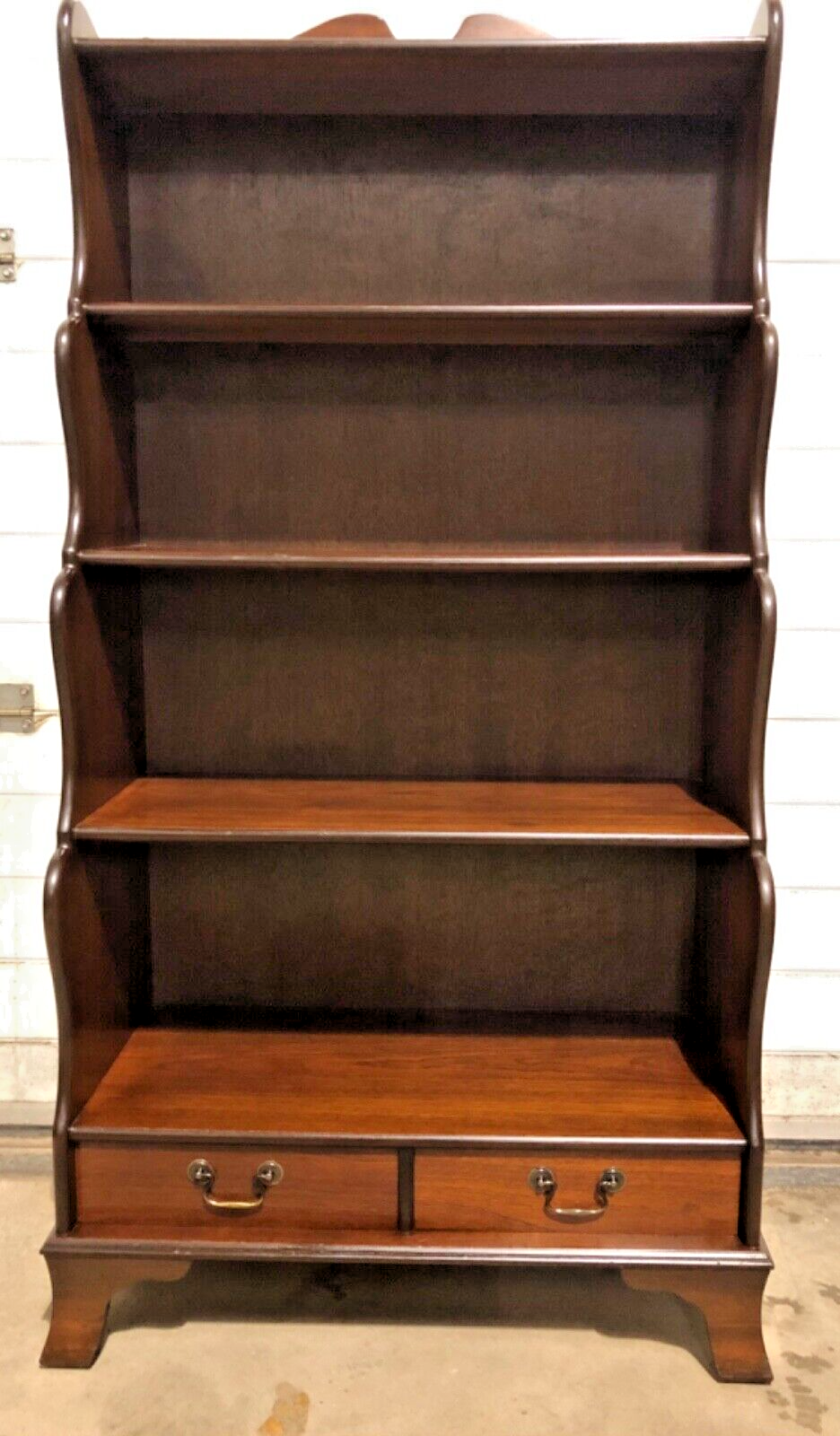 000868.....Handsome Vintage Mahogany Bookcase / Bookshelves ( sold )