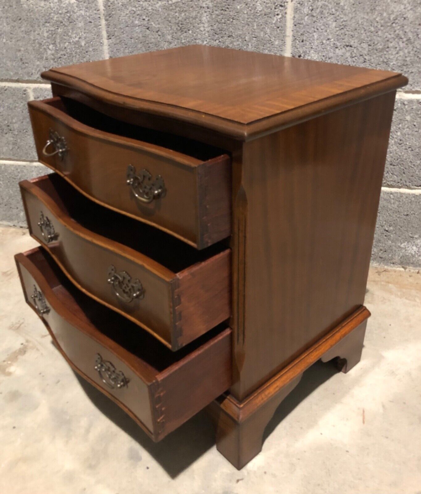 000882....Handsome Pair Of Vintage Bedside Chests / Bedside Tables