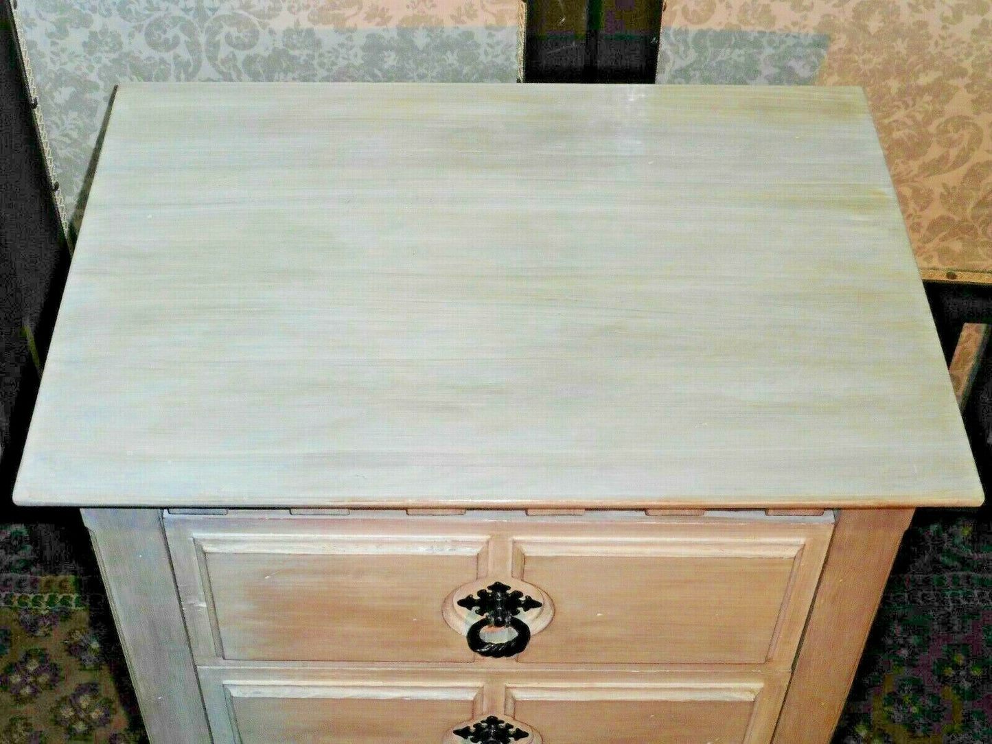 A Pair Of Refinished Pine Bedside Chests / Bedside Tables