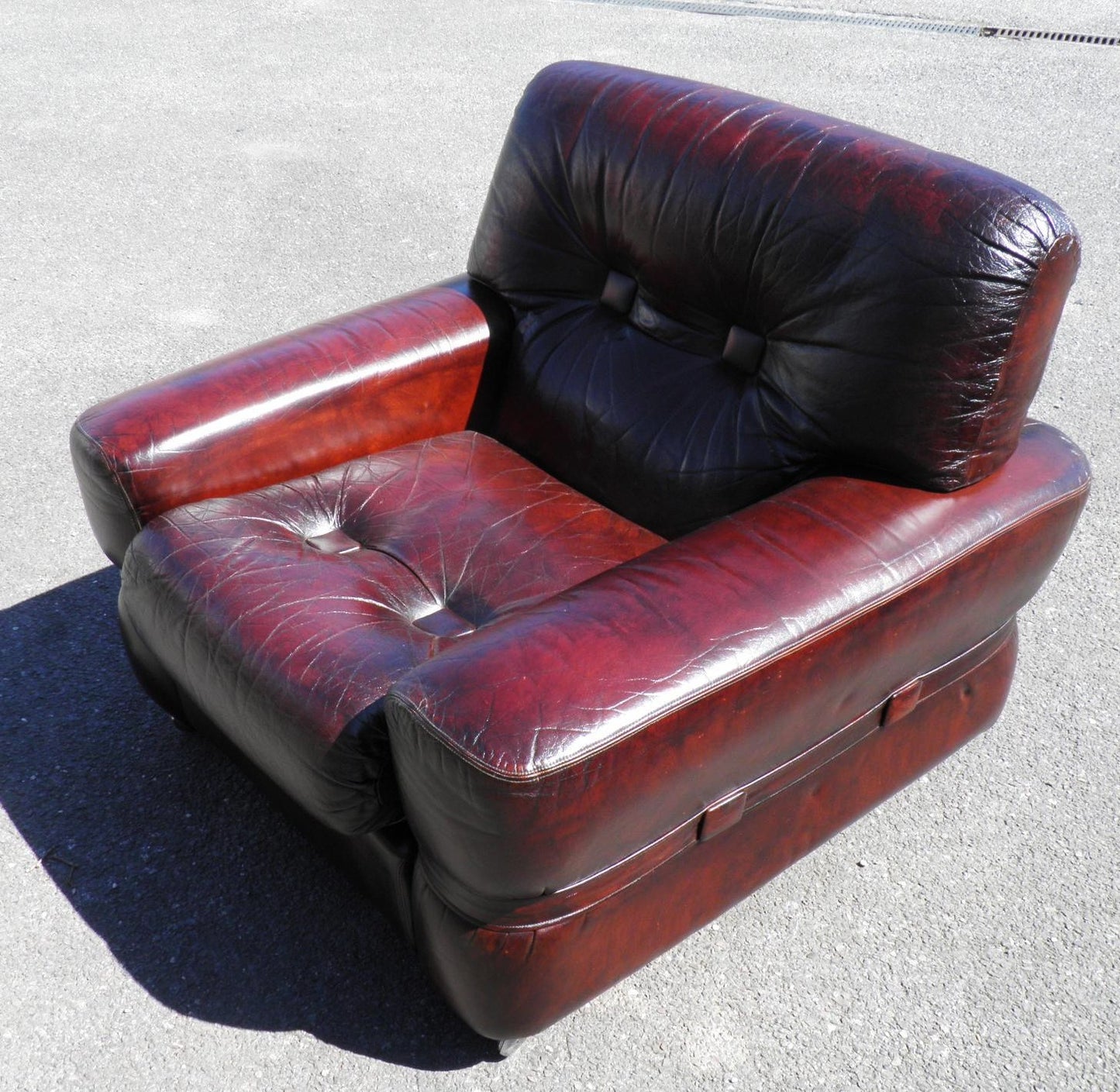 PAIR OF LEATHER RETRO ARMCHAIRS....SALE SALE SALE !