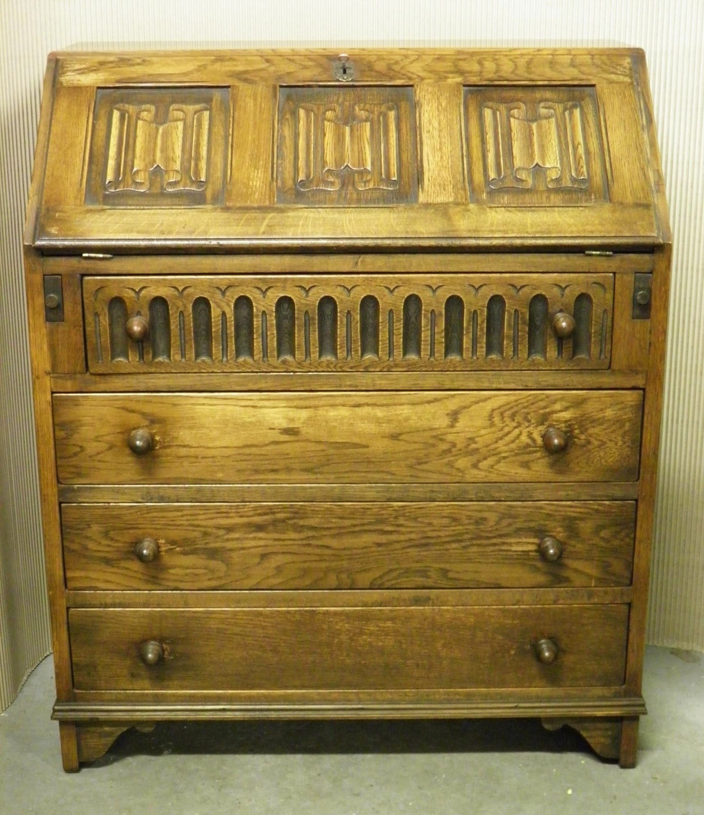 Carved Oak Bureau Jaycee / Old Charm Style