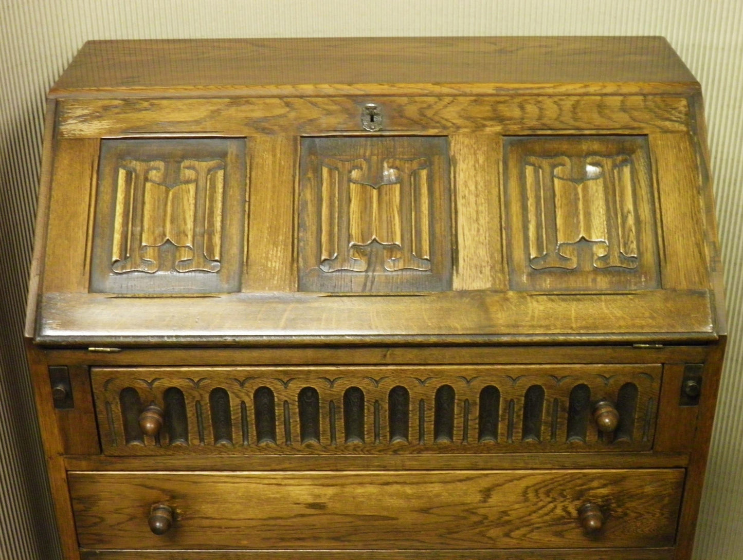 Carved Oak Bureau Jaycee / Old Charm Style