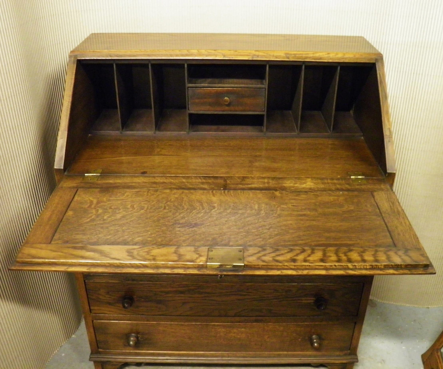 Carved Oak Bureau Jaycee / Old Charm Style